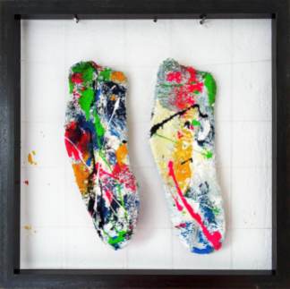 Bisse Vonne Socken Sculpture Acrylic painted socks in iron object frame 48x 48 cm
